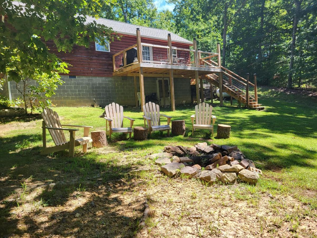 Gas Fireplace, Firepit, And Cedar Adirondack Chair Spencer Buitenkant foto